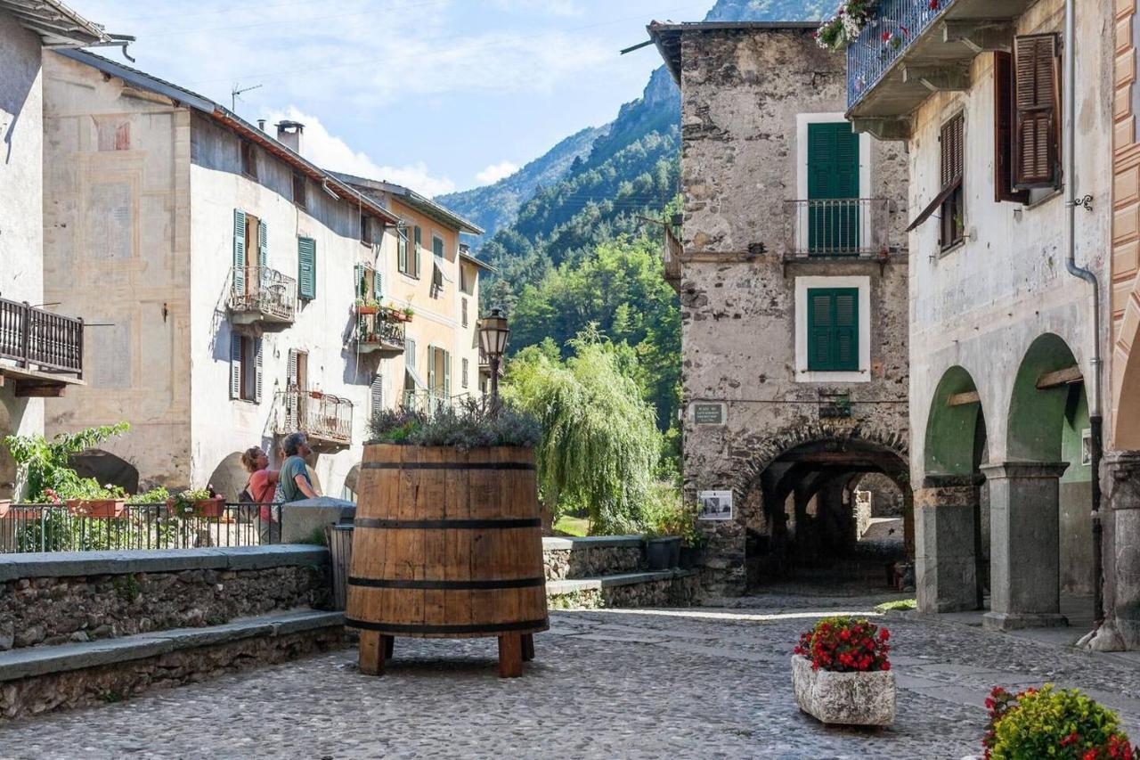Sunny 1-Bed Apartment In Lovely Mountain Village La Brigue Exterior foto