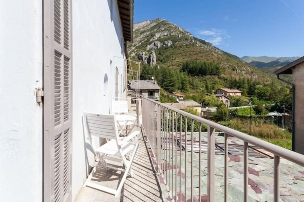 Sunny 1-Bed Apartment In Lovely Mountain Village La Brigue Exterior foto